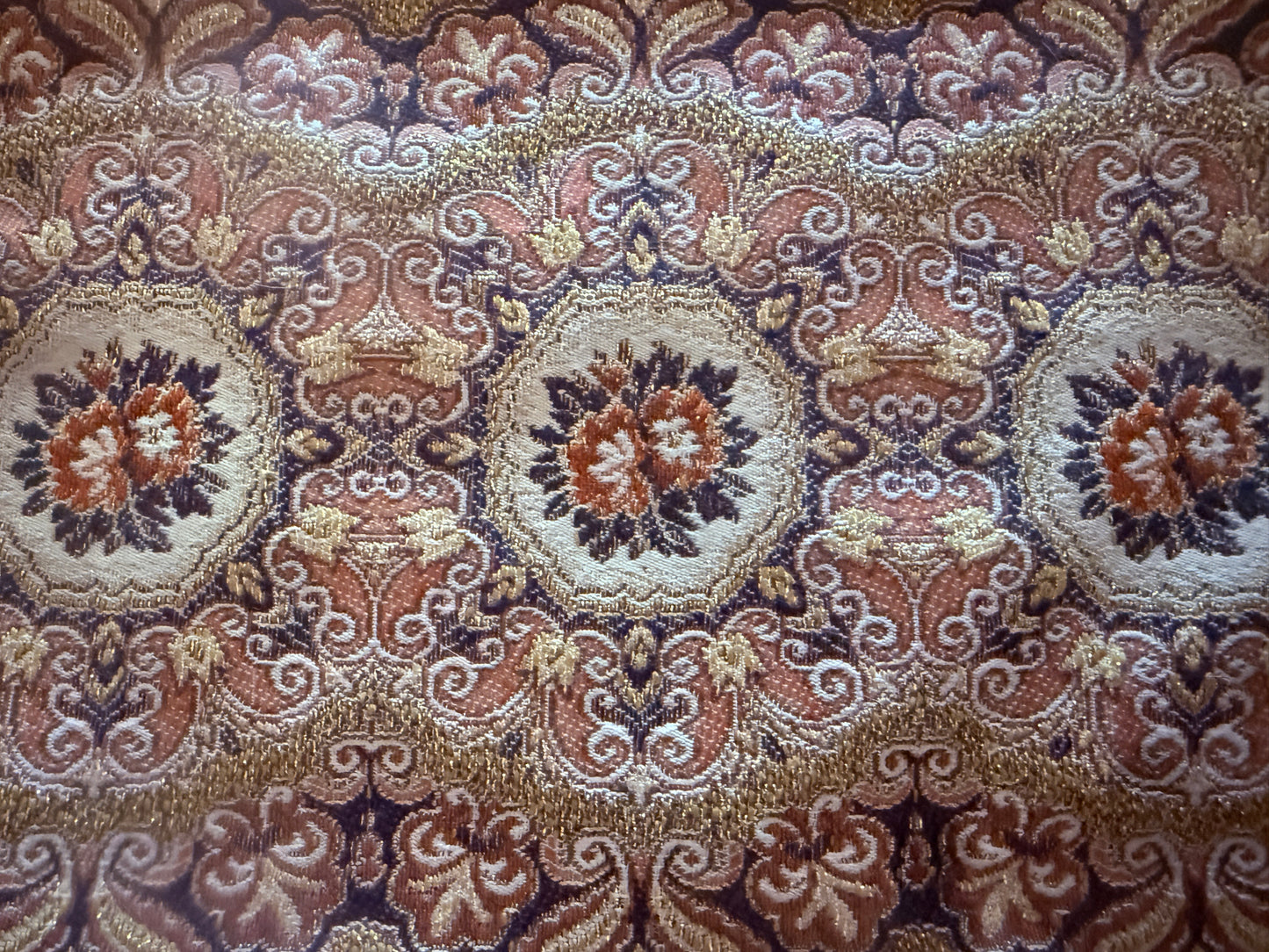 Iridescence Amber Goblets with Broche Doily