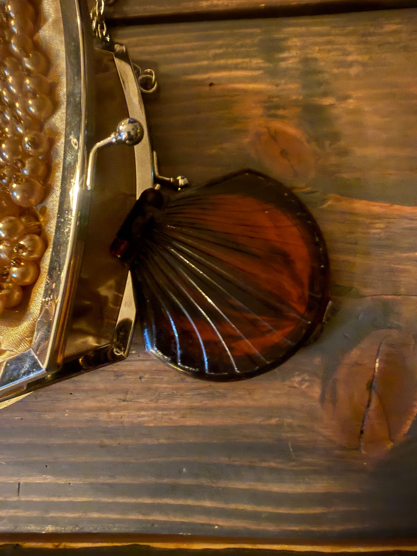 Vintage Clam Shell Compact Mirror